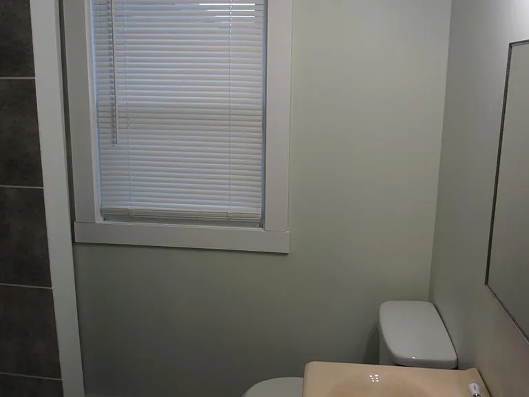 112 N Foster Ave — Photo 7
