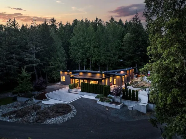 10 Hartland Ave, Saanich, BC V9E 1L7