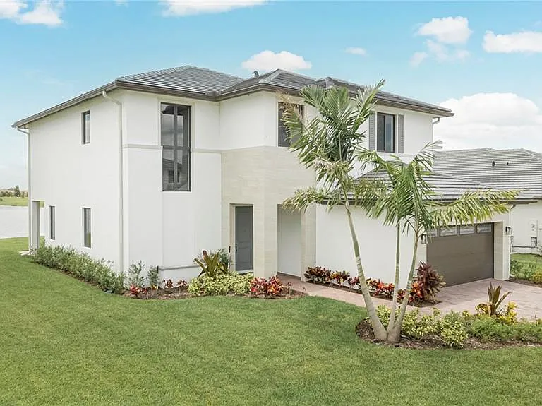 4775 Quercia Dr — Photo 36