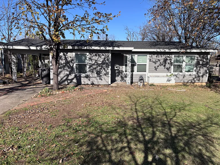 708 Edney St — Photo 1