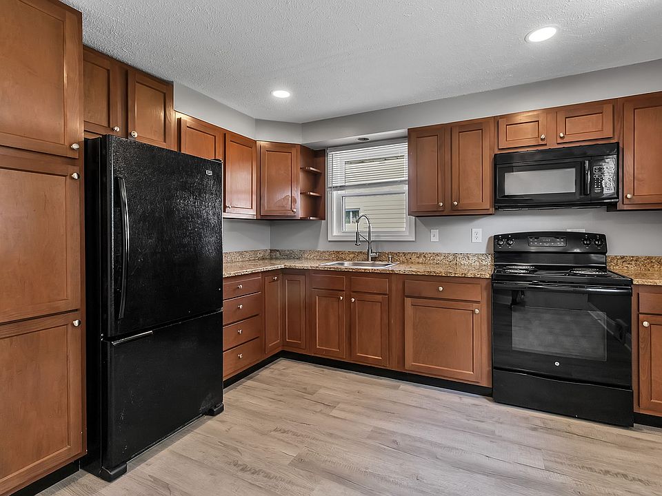 1st image of 135 Colden Ct