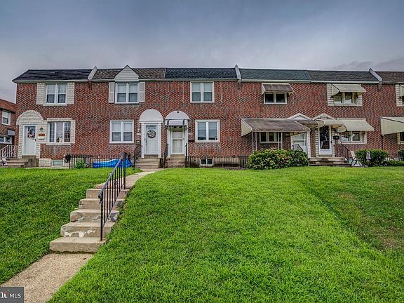 3rd image of 1049 Oakwood Dr