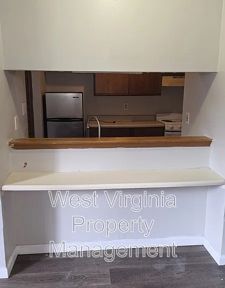 200 Main St #102 — Photo 7