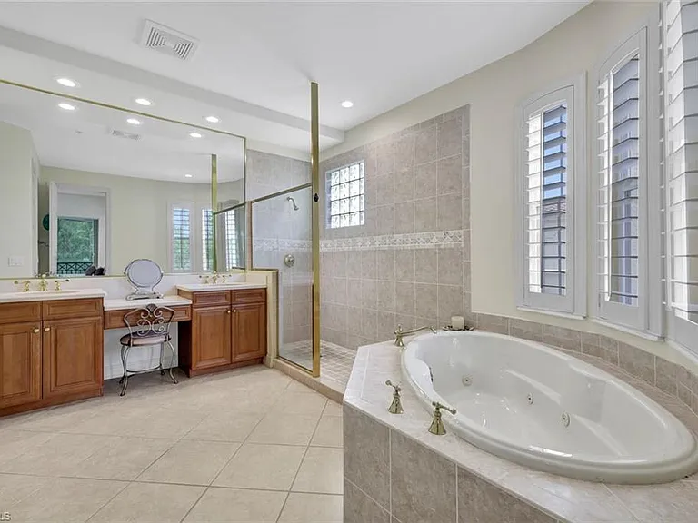 2830 Tiburon Blvd E #103 — Photo 13