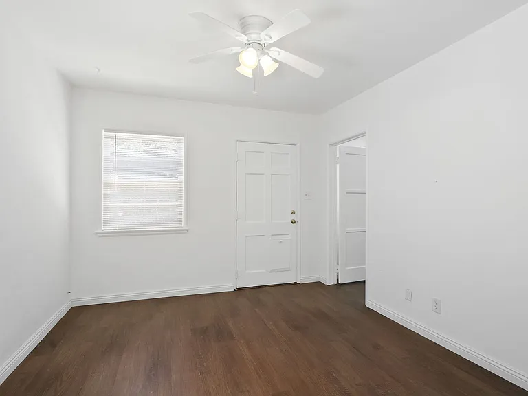 Charming Triplex Unit in Historic Rose Park — Photo 3