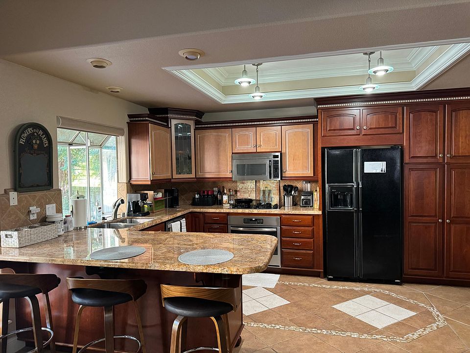 2nd image of 1205 Bluffs Pl
