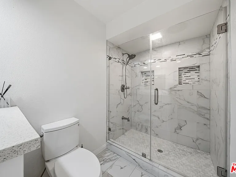 141 S Linden Dr #206 — Photo 33