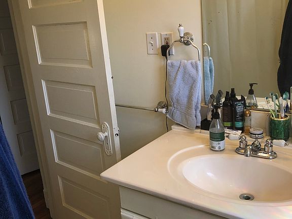 5th image of 2618 Campbell St APT B
