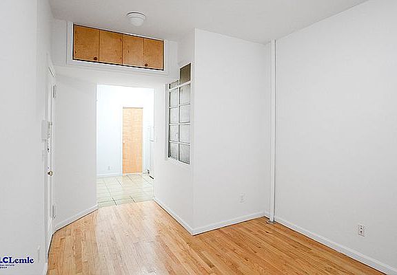 4th image of 207 E 88th St APT 1A