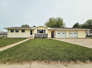 1403 S Lloyd St, Aberdeen City, SD 57401