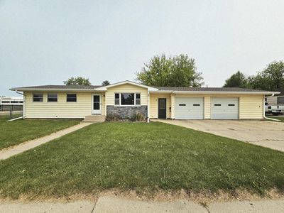 1403 S Lloyd St, Aberdeen City, SD, 57401