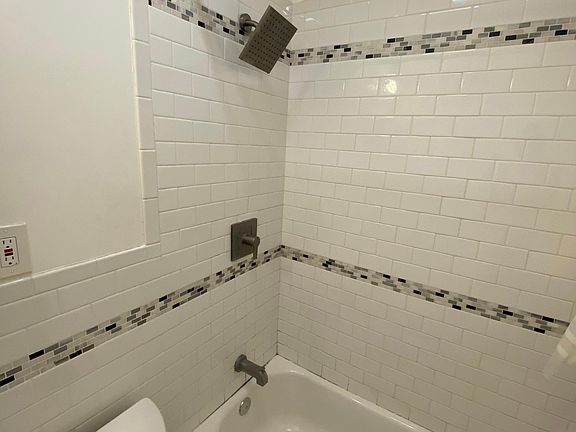 3rd image of 128 N Lake St #1/4