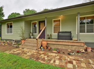 108 E 11th St, Elgin, TX 78621