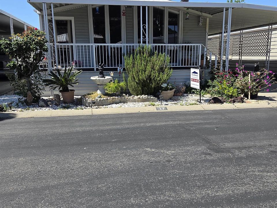 1st image of 17 Bradley Ln