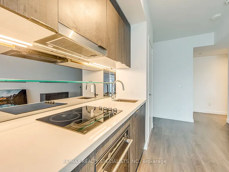 215 Queen St W #1405 — Photo 10