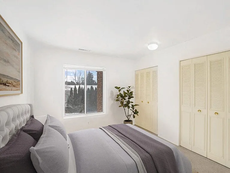 Bedroom With Lots Of Closet Space