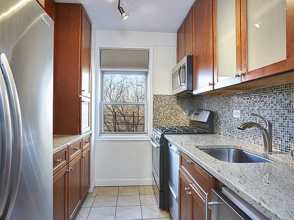 2nd image of 4525 Henry Hudson Pkwy APT 404