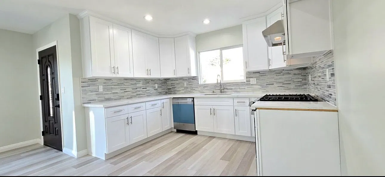 3 bed, 1100 sqft, $3,300 — Photo 1