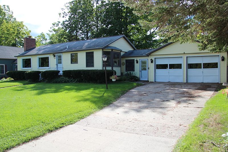 1st image of 309 River St