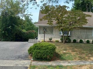 241 Gailmore Dr, Yonkers, NY 10710