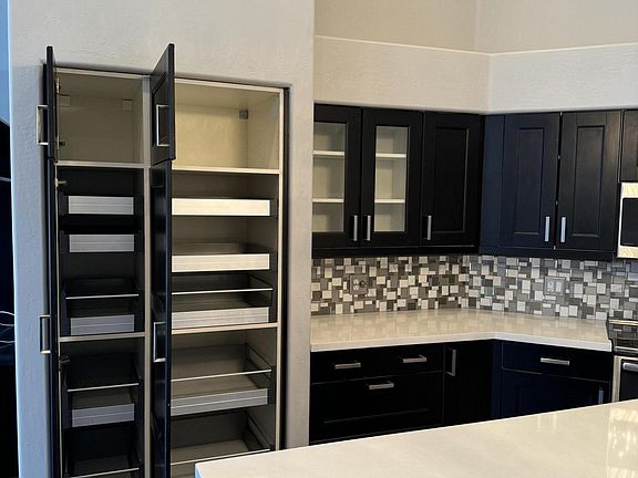 5th image of 1119 E TONOPAH Drive