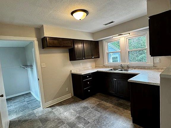 5th image of 1705 Seifert Dr