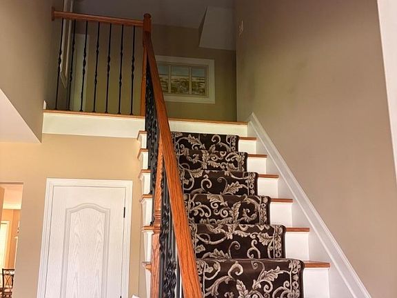 5th image of 1023 Center St