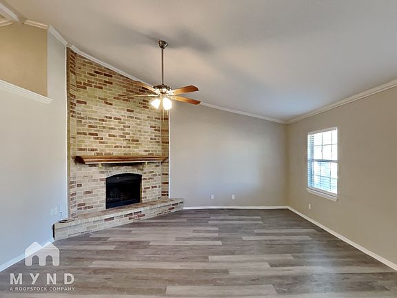 3rd image of 325 Hemlock Dr