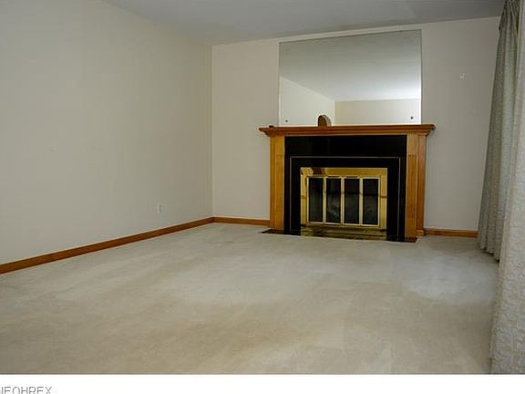 3rd image of 166 White Pond Dr