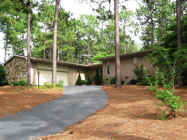 375 Stoneyfield Dr, Southern Pines, NC 28387