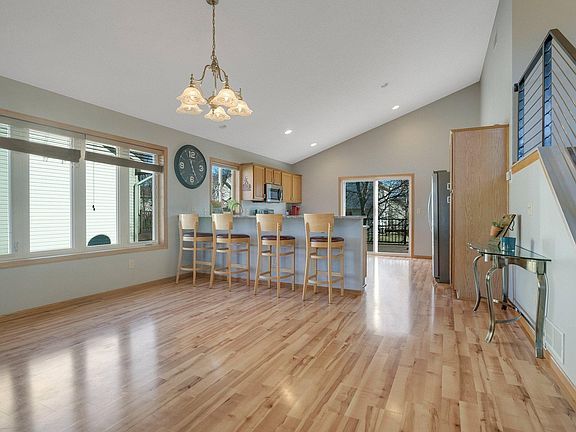 5th image of 4101 Foxglove Ave N