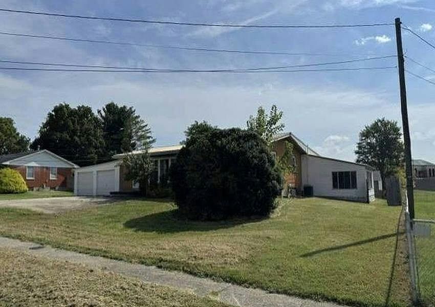 1st image of 738 Crescent Way