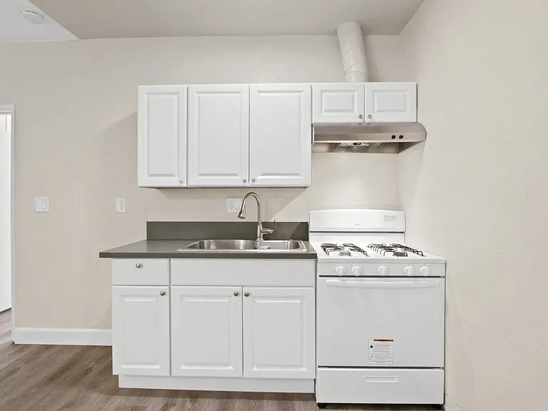 Westminster Apartments — Photo 25