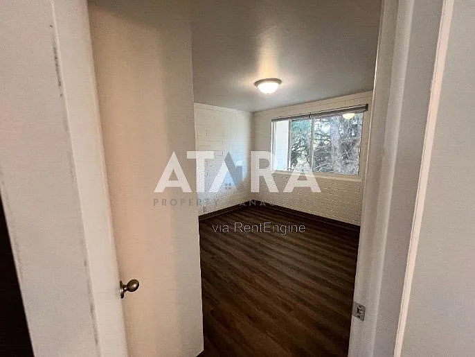 461 E Locust St #2 — Photo 11