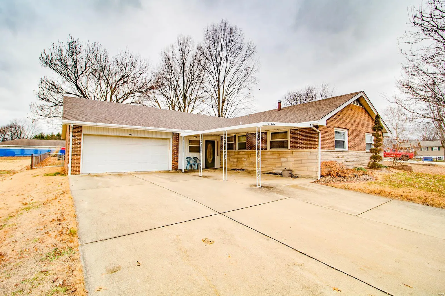 512 Albers Ln photo 1