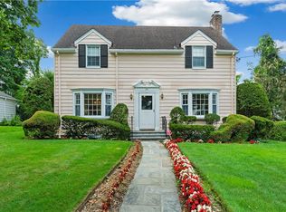 22 Berrian Rd, New Rochelle, NY 10804