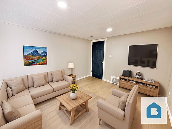 3rd image of 1041 Lake Ave APT 3