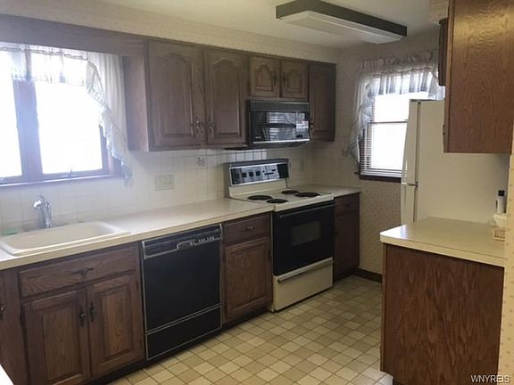 3rd image of 503 Moore Ave