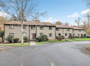 2 Pond Hollow Dr #2, Hamden, CT 06518