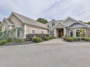 2 Gopher Rd, Newtown, CT 06470