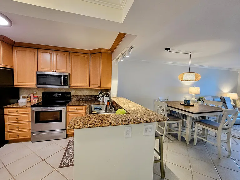 111 Lake Emerald Dr #406 — Photo 3