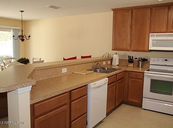 5th image of 1008 Black Cherry Dr N