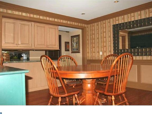 5th image of 1896 Beechwood Dr