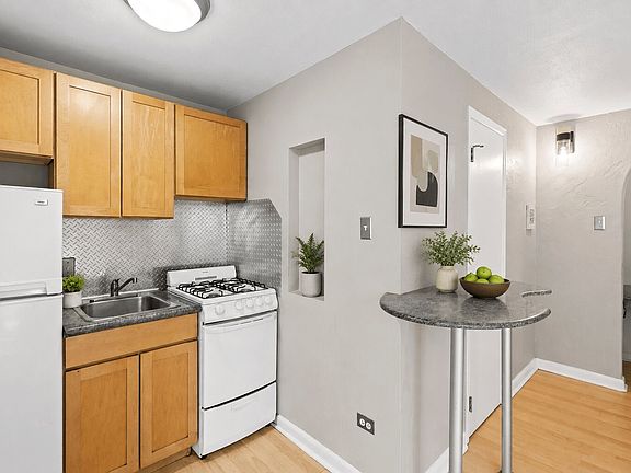 3rd image of 1733 N Williams St APT 6