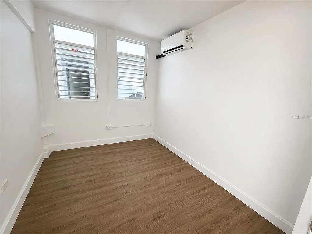 3 bed, 1.0 bath, 1076 sqft, $1,200 — Photo 3