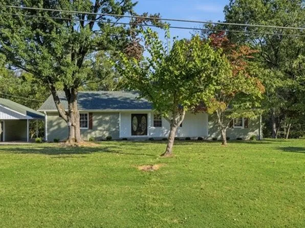 185 Lakeside Dr, Estill Springs, TN 37330