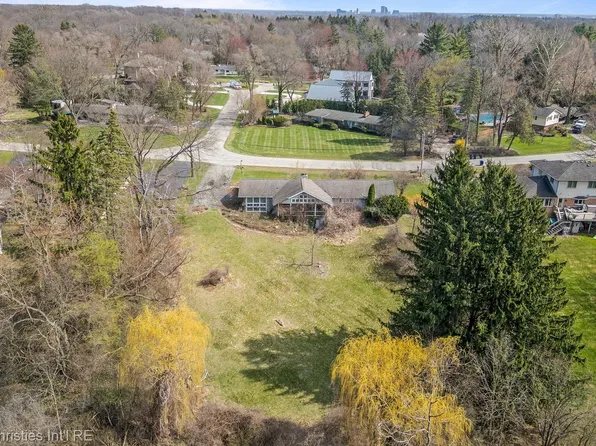 6940 Castle Dr, Bloomfield Hills, MI 48301