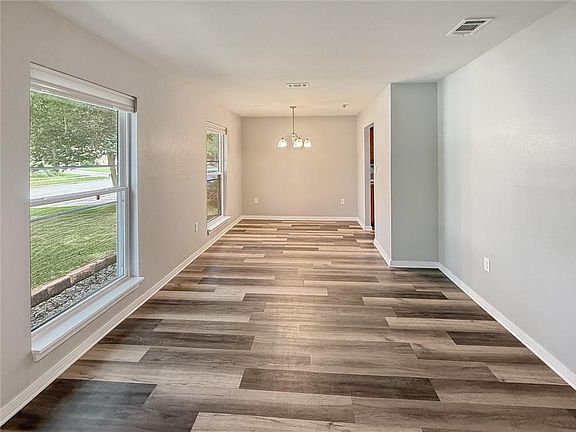 4th image of 310 Foxcroft Dr