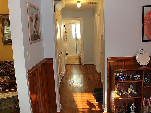 5th image of 483 Sheridan Dr