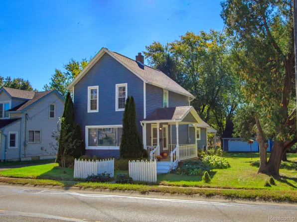 338 Atwater St, Lake Orion, MI 48362